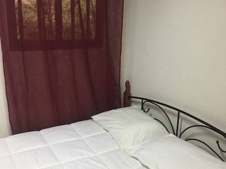 Hostal Saint Michel   Hostel