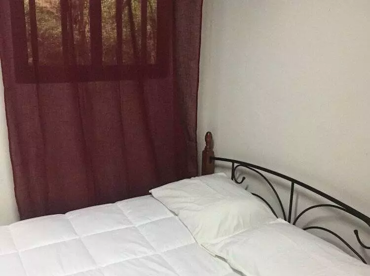 Hostal Saint Michel Hostel