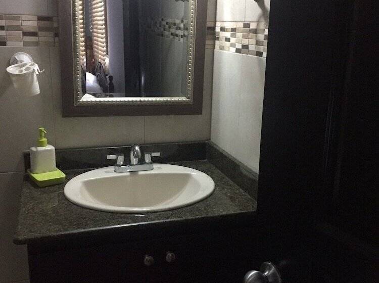 Hostal Saint Michel   Hostel