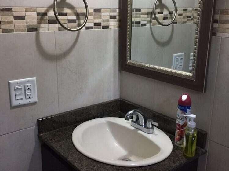 Hostal Saint Michel   Hostel