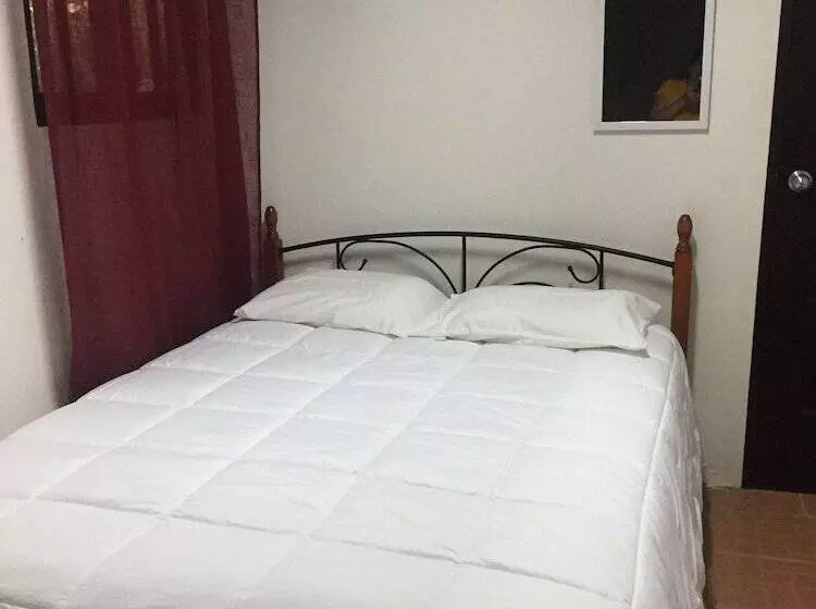 Hostal Saint Michel Hostel