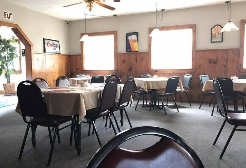 פונדק Salmon River Pub & Grill