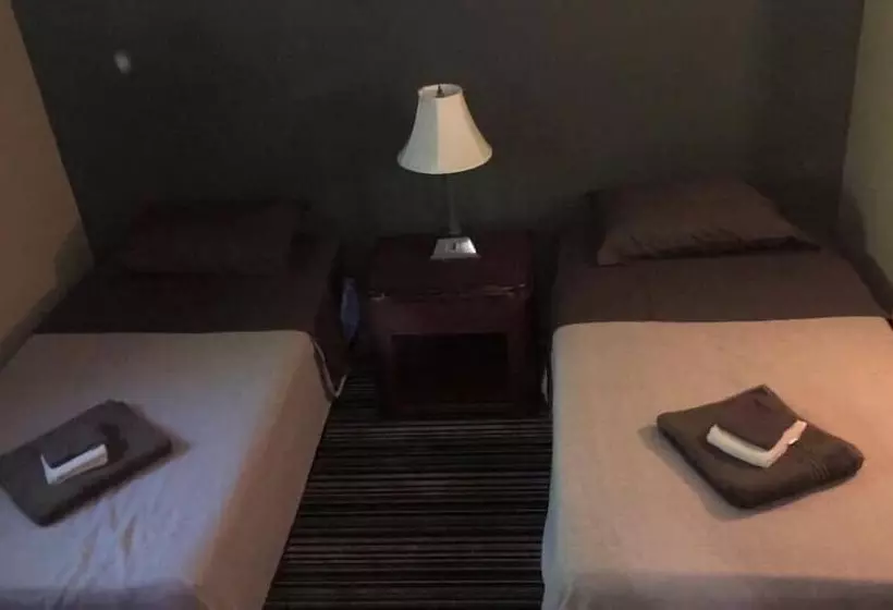 Hostelli Salmon River Pub & Grill