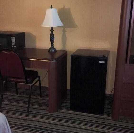 פונדק Salmon River Pub & Grill