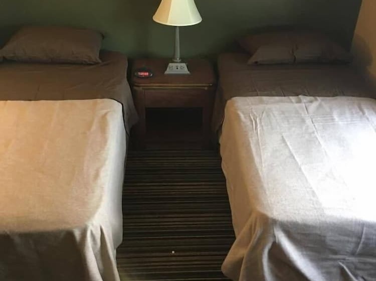 פונדק Salmon River Pub & Grill