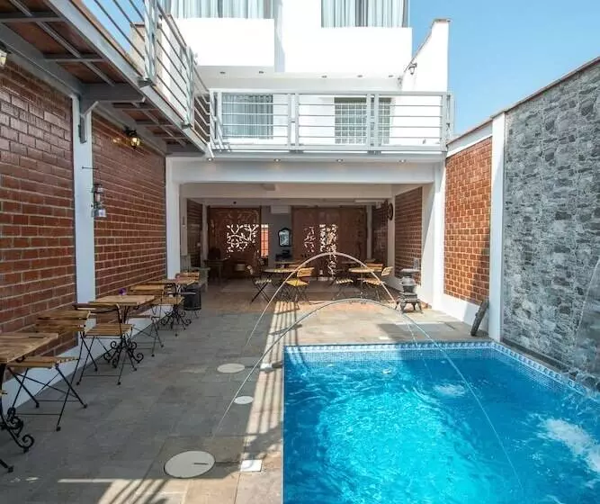 ホテル El Encanto