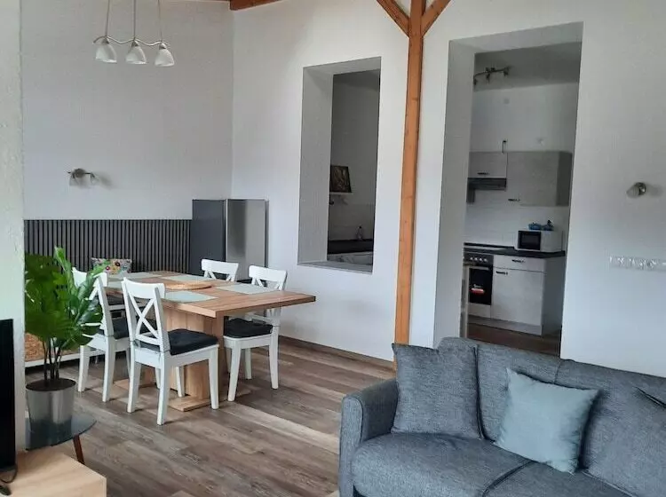 Hotelli Ferienwohnungen Niedersburger Eck