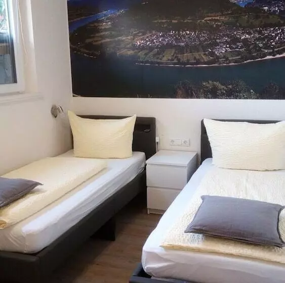 Hotelli Ferienwohnungen Niedersburger Eck