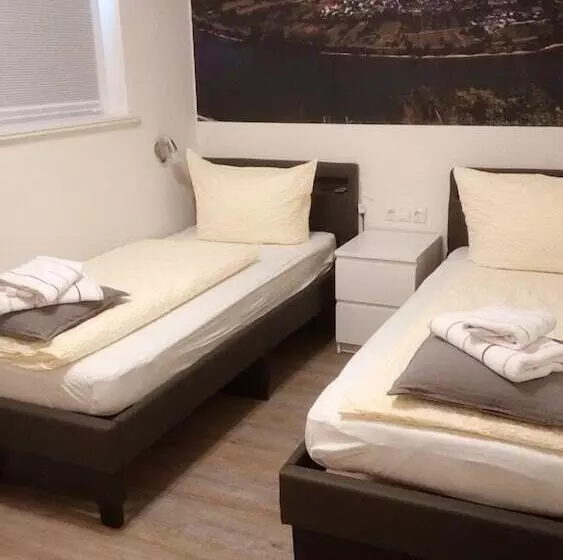 Hotelli Ferienwohnungen Niedersburger Eck