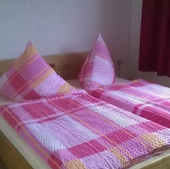 Hotelli Ferienwohnungen Niedersburger Eck