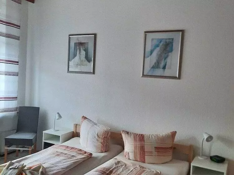 Hotelli Ferienwohnungen Niedersburger Eck