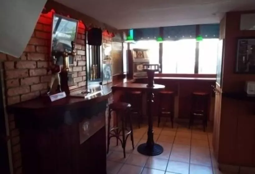 Hotelli Hôtel Restaurant Le Monte Carlo