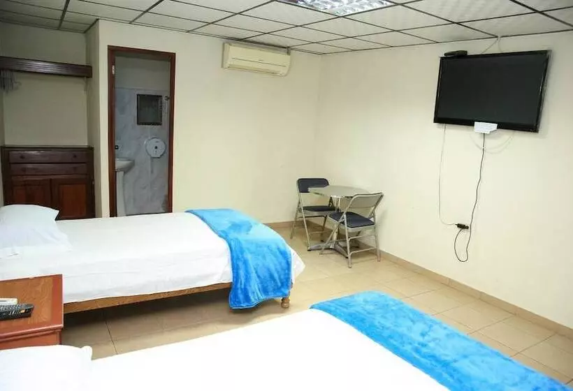 ホテル Jl Serracin Apart