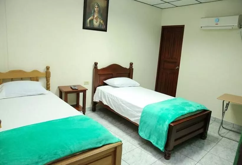 ホテル Jl Serracin Apart