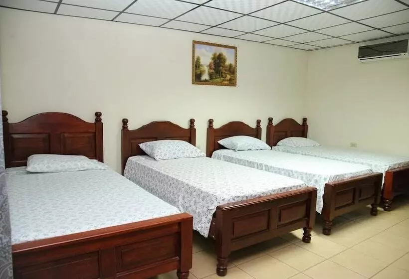 ホテル Jl Serracin Apart