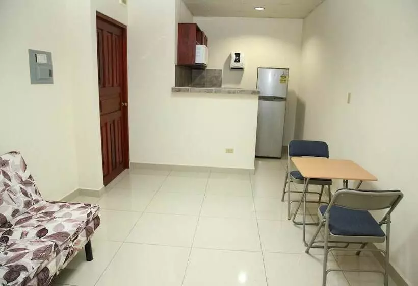 ホテル Jl Serracin Apart