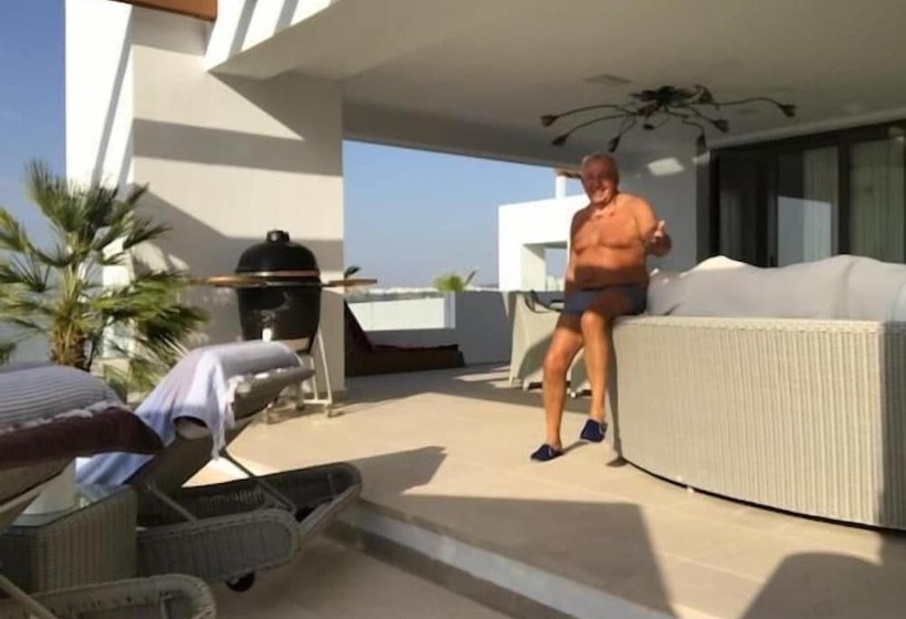 Отель Las Terrasses De Cortesin D38