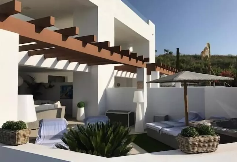 ホテル Las Terrasses De Cortesin D38