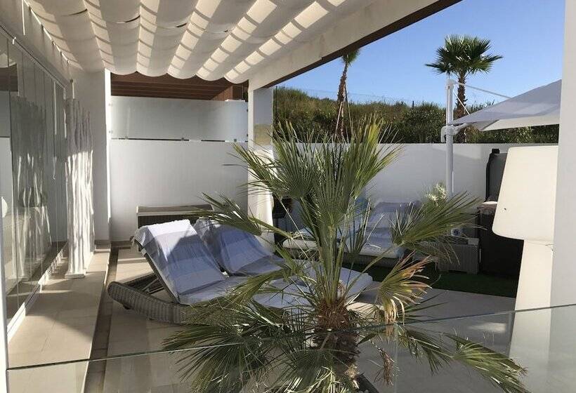 Отель Las Terrasses De Cortesin D38