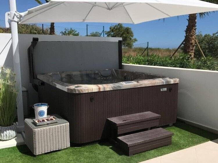 Отель Las Terrasses De Cortesin D38