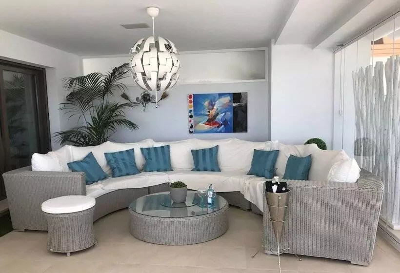 ホテル Las Terrasses De Cortesin D38