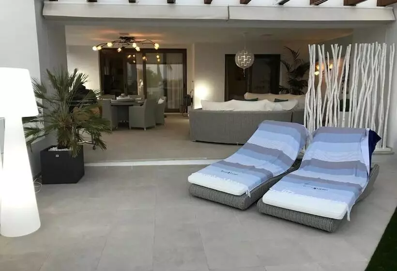 ホテル Las Terrasses De Cortesin D38