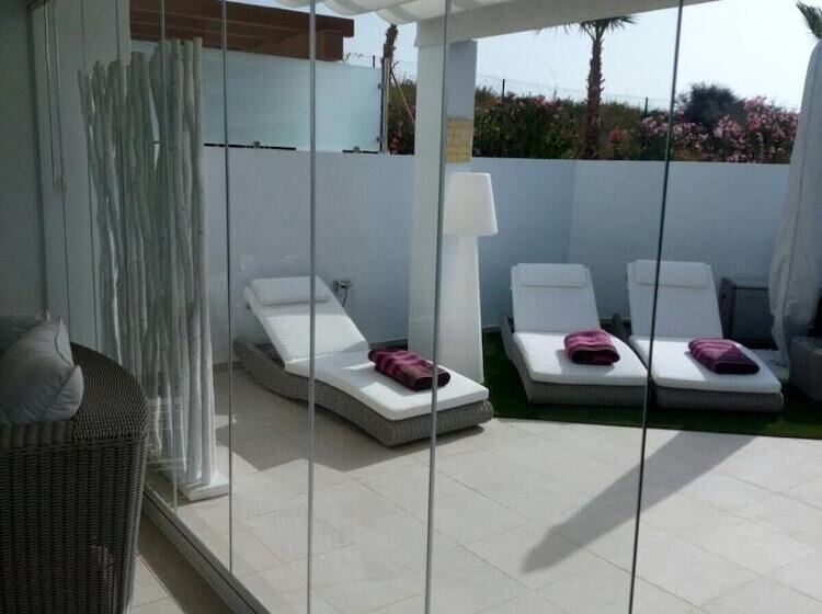 Отель Las Terrasses De Cortesin D38