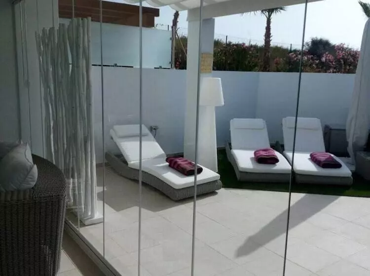 ホテル Las Terrasses De Cortesin D38