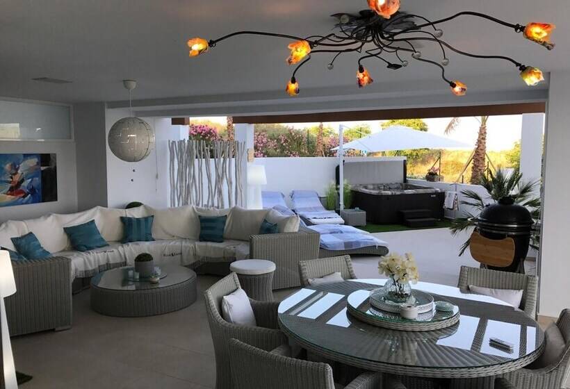 Отель Las Terrasses De Cortesin D38