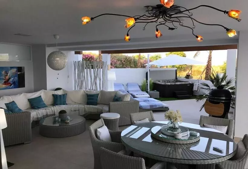 ホテル Las Terrasses De Cortesin D38