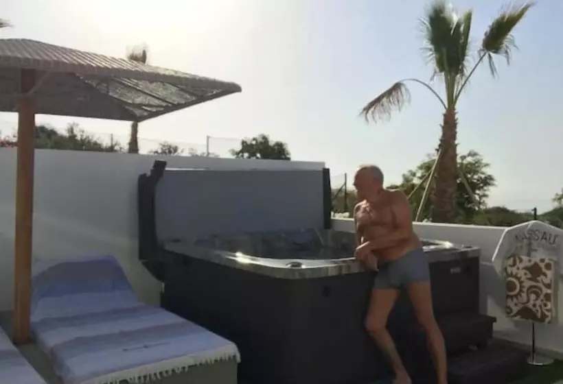 ホテル Las Terrasses De Cortesin D38