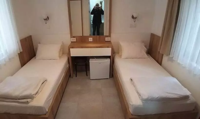 Lindos Pension