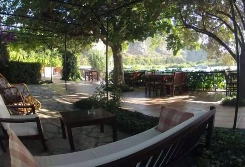 Lindos Pension