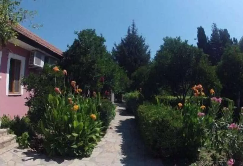 Lindos Pension