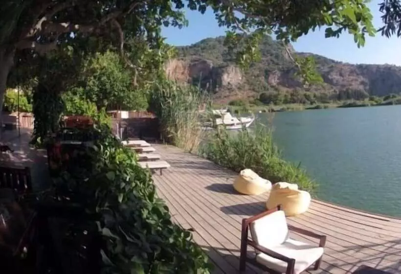 Lindos Pension