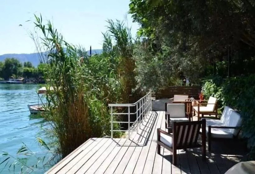 Lindos Pension