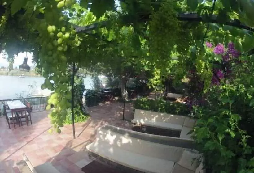 Lindos Pension