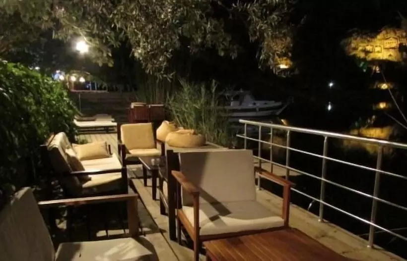 Lindos Pension