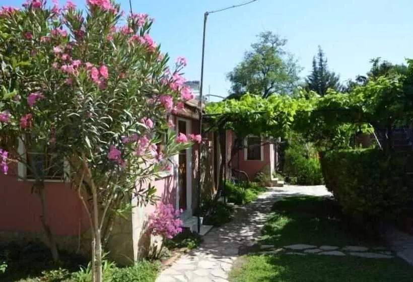 Lindos Pension