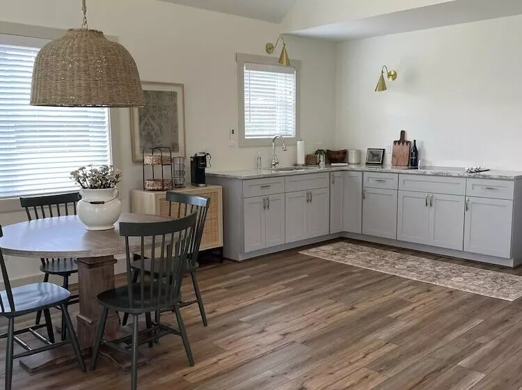 Majatalo Ashling Acres