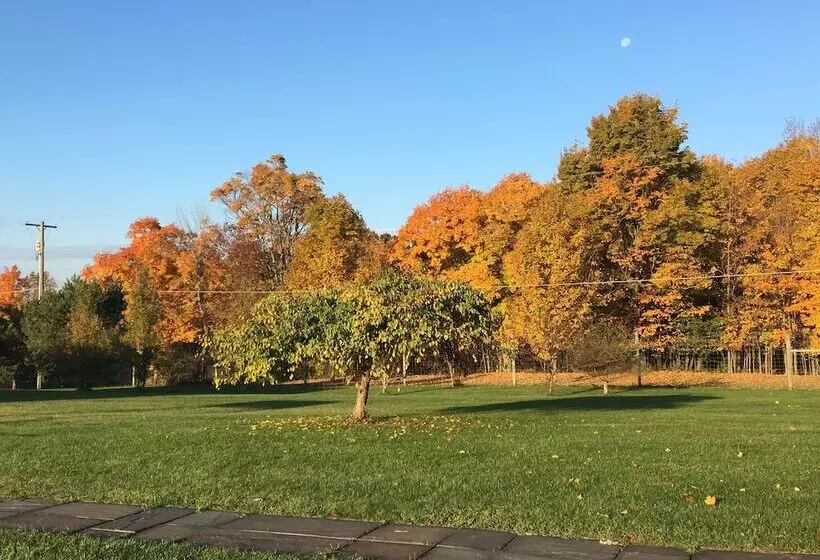 Majatalo Ashling Acres