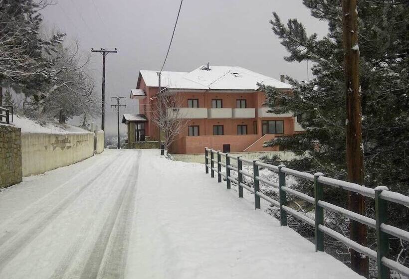 פנסיון Nefeli Guesthouse