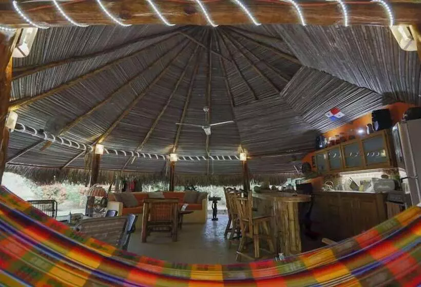 ベッドアンドブレックファースト Cabanas Los Colibris