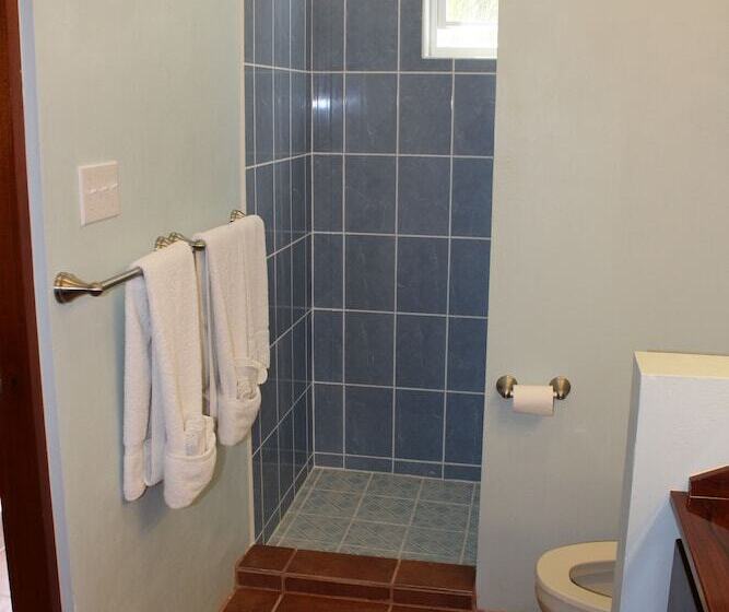 تختخواب و صبحانه The Crimson Orchid Inn At Orchid Bay