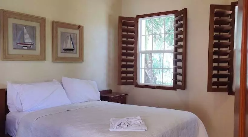 Aamiaismajoitus (B&B) The Crimson Orchid Inn At Orchid Bay