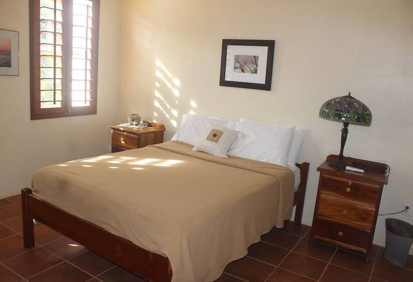 تختخواب و صبحانه The Crimson Orchid Inn At Orchid Bay