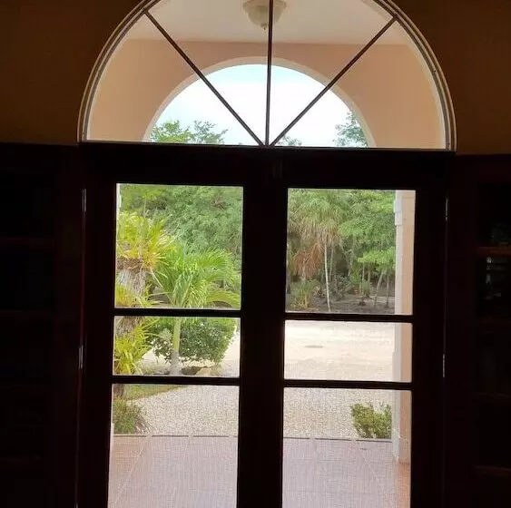 Aamiaismajoitus (B&B) The Crimson Orchid Inn At Orchid Bay