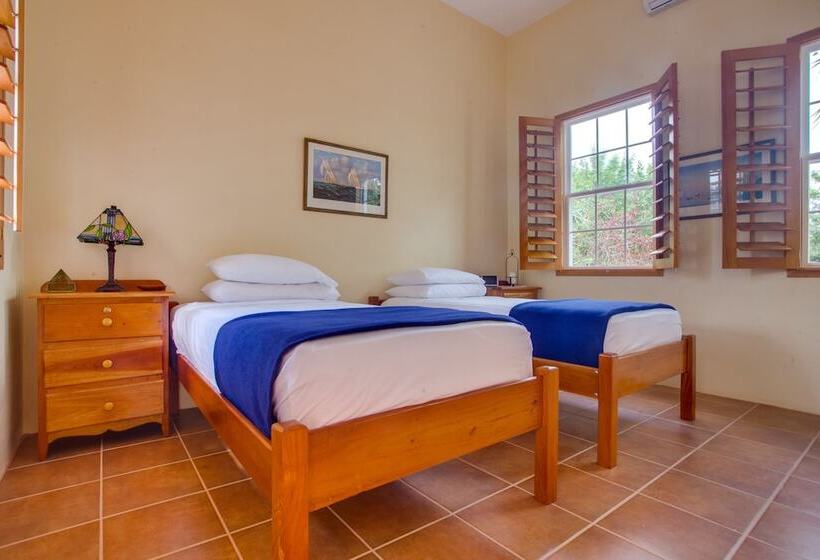 تختخواب و صبحانه The Crimson Orchid Inn At Orchid Bay