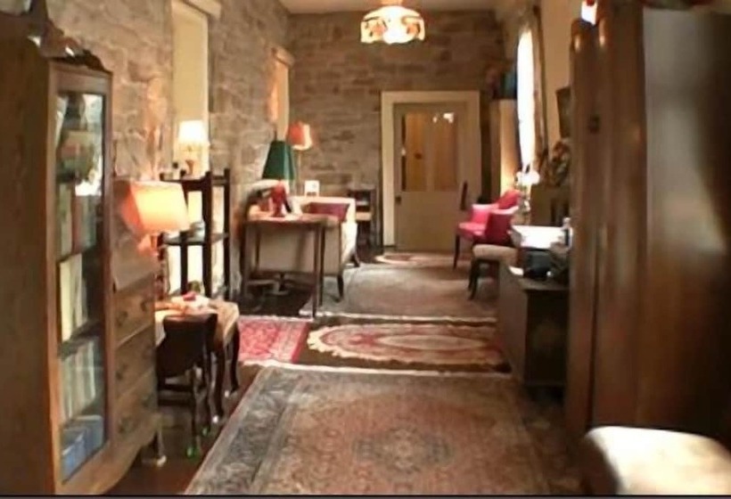 住宿加早餐  The Noon Collins Inn