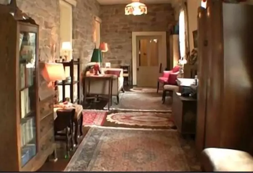 Aamiaismajoitus (B&B) The Noon Collins Inn